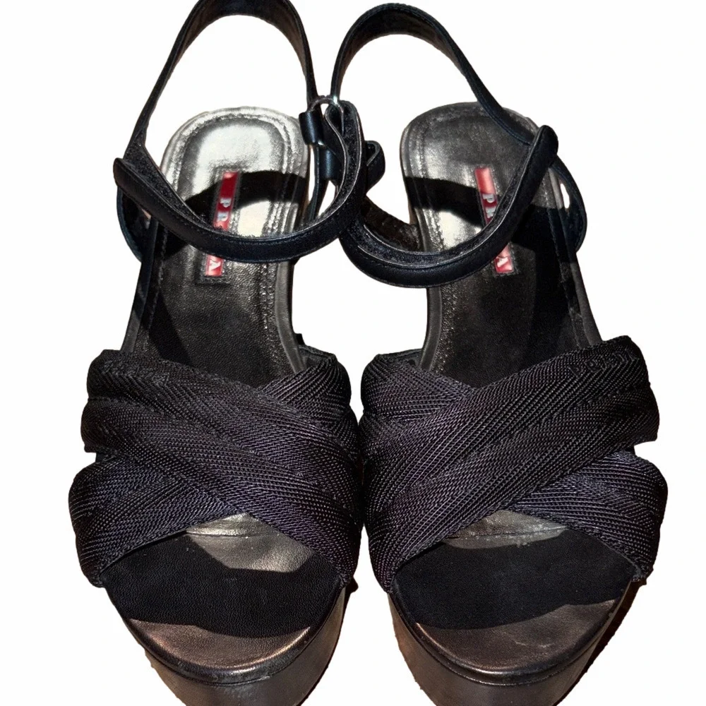 Prada chic black